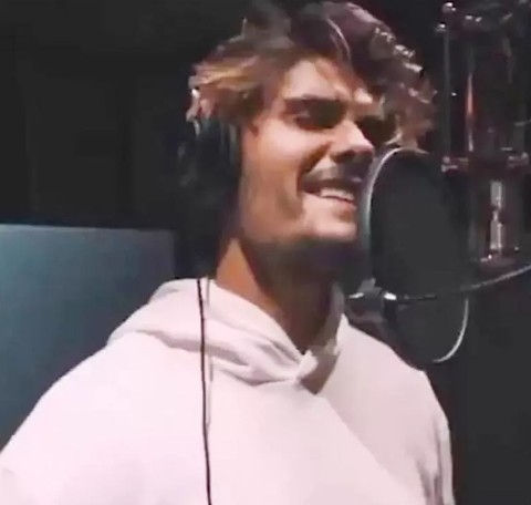 Alman sevgilisiyle görüntülendi!