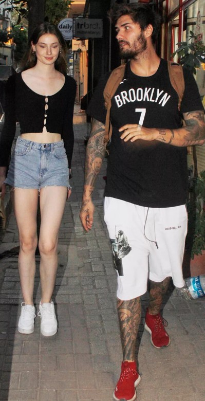 Alman sevgilisiyle görüntülendi!