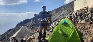 30 Agustos'un 100'Üncü Yil Dönümünde Agri Daginin Zirvesinde Bayrak Açtilar