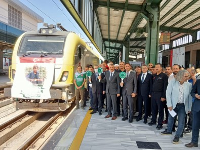 Içerisinde 500 Ton Yasam Malzemelerinin Oldugu 'Insani Yardim Treni' Pakistan'a Dogru Yola Çikti