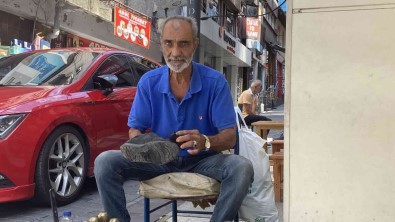 Radyo Pilleri Ve Yag Tenekesi Ile Basladigi Meslegini Ayakta Tutmaya Çalisiyor