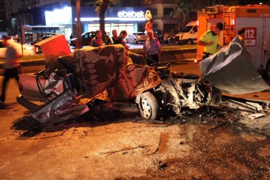 Aydin'da Otomobil Halk Otobüsüne Çarpti Açiklamasi 1 Ölü, 3 Yarali