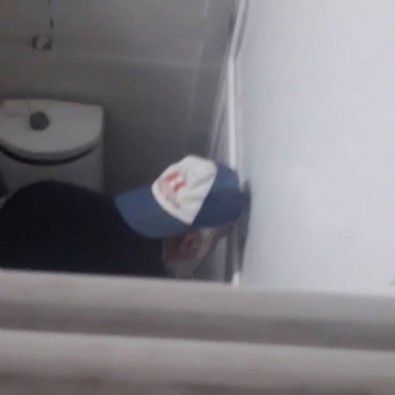 Bolu'da çocukları tuvaletteki delikten izleyen şahsa suçüstü