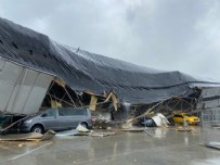 Bursa'da otobüs terminaline yıldırım düştü! Çatı çöktü, ağaçlar yıkıldı