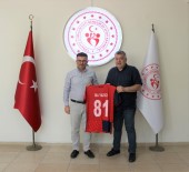 Gençlik Ve Spor Müdürüne Düzcespor Formasi