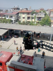 Hatay'da Ev Yangininda Mahsur Kalan Çocuklari Itfaiye Kurtardi