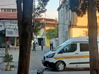Izmir'de Kiz Arkadasi Tarafindan Biçaklanan Genç Hayatini Kaybetti
