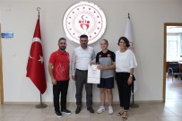 Sampiyon Judocuyu Yazici Agirladi