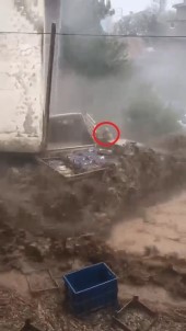 Sel Sularinda Can Pazari...Sicak Görüntüler Kamerada