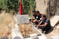 Teröristler Tarafindan 5 Yil Önce Sehit Edilen Mehmet Paksoy Mezari Basinda Anildi