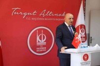 YKS'yi Kazanan Ögrencilerle Pastali Kutlama