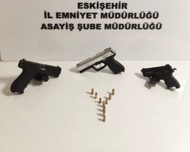 5 Süpheli Sahistan 3 Tabanca Ve 10 Fisek Ele Geçirildi