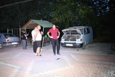 Araba Motorunda 5 Yavru Dogurup Sikisti