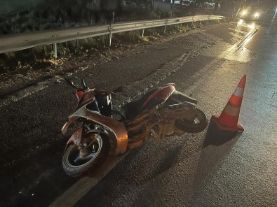 D-650'De Cip Ile Motosiklet Çarpisti Açiklamasi 1 Agir Yarali