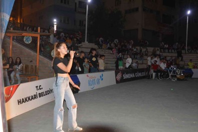 Hakkari Starini Ariyor