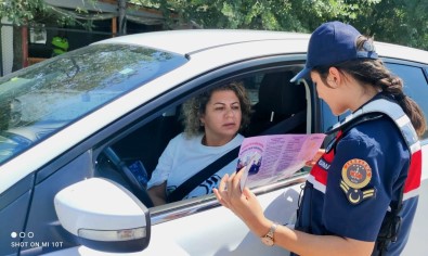 Kadın astsubaylardan kadın sürücü ve yolculara KADES eğitimi