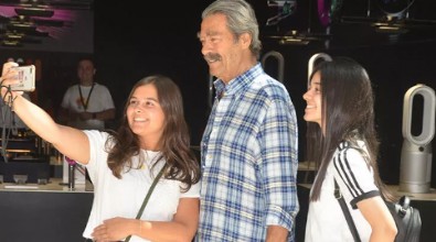 Kadir İnanır'ın hayranları sıraya girdi!