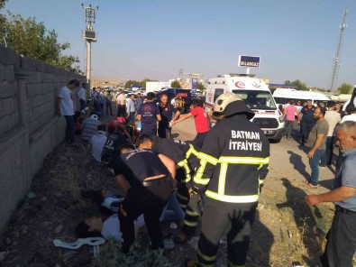 Batman'da Tekstil Isçilerini Tasiyan Minibüs Devrildi Açiklamasi 16 Yarali