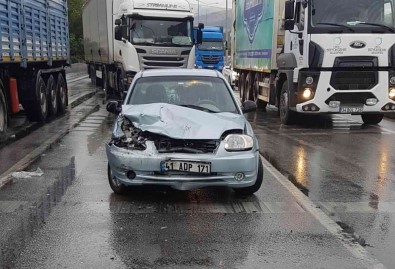 Samsun'da Iki Otomobil Çarpisti Açiklamasi 4 Yarali