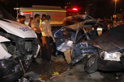 Adana'da Otomobil Ile Servis Çarpisti Açiklamasi 4 Yarali