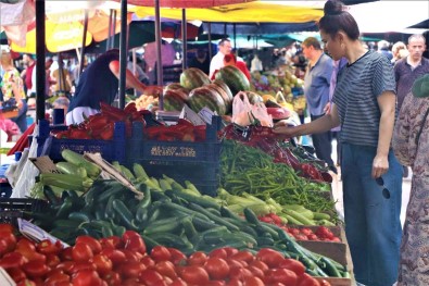 Pazarda Fiyatlar Dip Yapti Açiklamasi Karpuz 1,5, Seftali-Salatalik 5 Lira