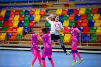 A Milli Kadin Hentbol Takimi Galibiyetle Basladi