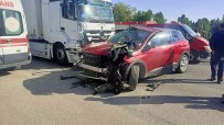 Ercis'te Trafik Kazasi Açiklamasi 4 Yarali