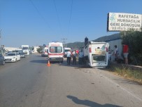 Izmir'de Yolcu Minibüsü Ile Otomobil Çarpisti Açiklamasi 5 Yarali