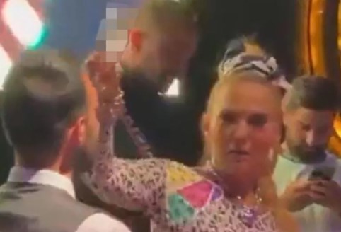 Sinan Akçıl'dan Demet Akalın'a destek!