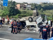 Mevsimlik Tarim Isçilerini Tasiyan Minibüs Ile Hafif Ticari Araç Çarpisti Açiklamasi 16 Yarali