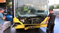 Üsküdar'da IETT Otobüsü Kaza Yapti, Otobüsün Bos Olmasi Faciayi Önledi