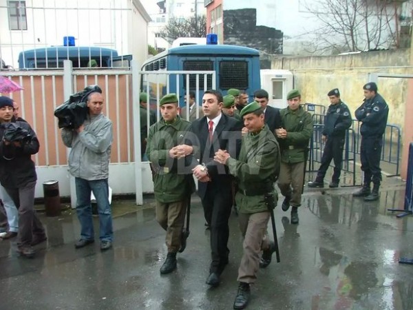 DP'li Cemal Enginyurt'un ilk vukuatı değil! Arşiv görüntüleri ortaya çıktı: Silahla bakan odası bile bastı!