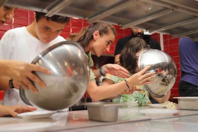 Down Sendromlu Özel Çocuklara Akademik Egitim Verildi