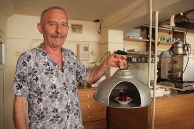 (ÖZEL) 50 Yillik Meslegine Ilk Günkü Aska Yapiyor