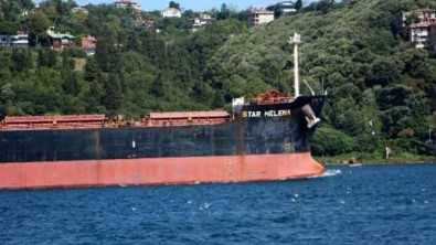 Tahıl yüklü 'Star Helena' İstanbul Boğazı'ndan geçti