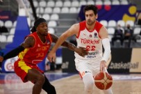 EuroBasket 2022'deki ilk maçında Karadağ ile karşı karşıya geldi.