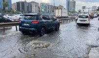 İstanbul'da şiddetli yağmur su baskınlarına neden oldu