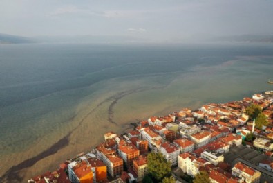 Mudanya'da sel sonrası inanılmaz görüntüler; Deniz ve şehir birbirine karıştı! İşte o anlar