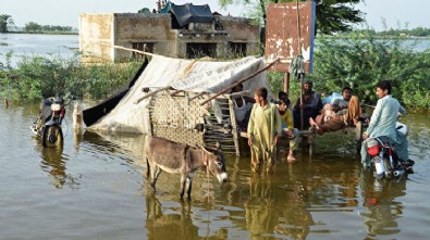 Pakistan'da muson yağmurları sebebiyle ölenlerin sayısı bin 208 oldu!