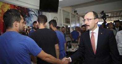 Ticaret Bakanı Mehmet Muş, Pendik'te esnaf ve sanayicilerle bir araya geldi