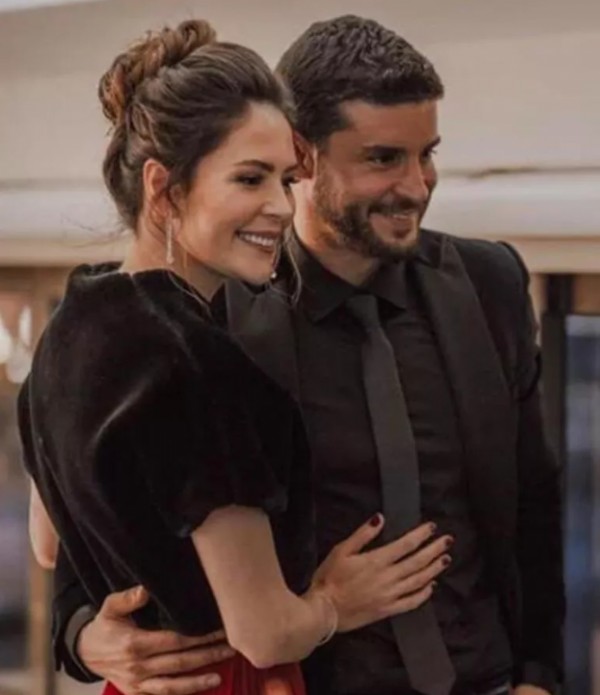 Yıldız Çağrı Atiksoy ile Berk Oktay evlendi!