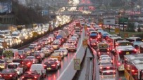 İstanbul'da okulların açılmasıyla trafik yoğunluğu başladı