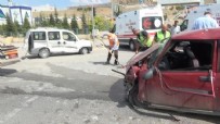 Kırıkkale'de otomobil ile hafif ticari araç çarpıştı: 9 yaralı