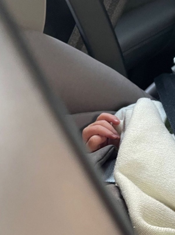 Gupse Özay ve Barış Arduç çifti, kızlarının ismini açıkladı