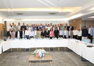 AK Parti Izmir'de, Önceki Dönem Belediye Baskan Adaylariyla Beyin Firtinasi