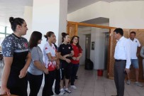 Baskan Özcan Halter Milli Takimi'yla Bir Araya Geldi