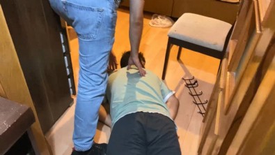 Beylikdüzü’nde, çıplak fotoğraflarla iş adamına şantaj yapan çeteye operasyon