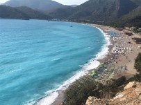 Fethiye'de Denizin Rengi Turkuaza Döndü