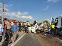 Hurda Yiginina Dönen Kamyonetten Sag Çiktilar