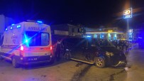 Polisin Dur Ihtarina Uymayan Otomobil Minibüse Çarpti Açiklamasi3 Yarali